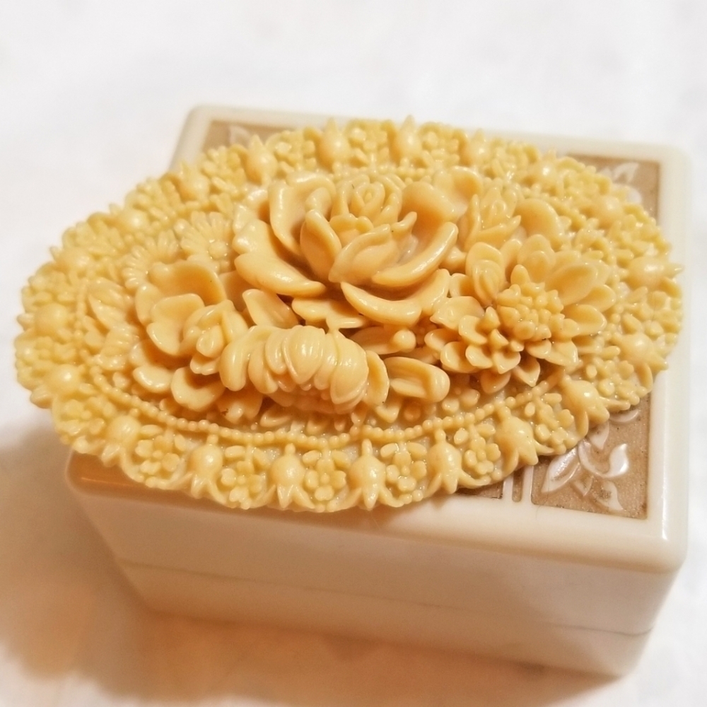 Antique LARGE Cvd Celluloid Floral Brooch - Picture 6 of 8